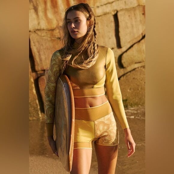 NWT FREE PEOPLE ATMOSEA CROP SURF VEST - Picture 2 of 4